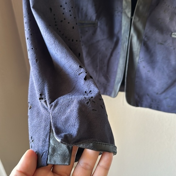 ALBERTO MAKALI Blue Perforated Blazer Jacket with Faux Leather Trim - Picture 5 of 8